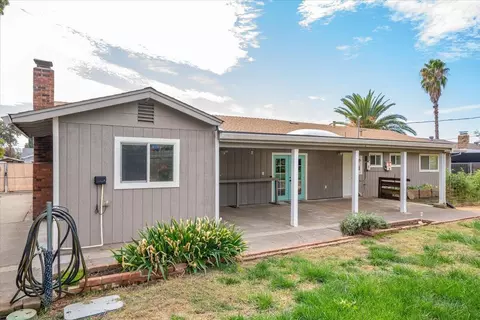 Exterior - 2860 Wilson Ave, Redding, CA 96002 photo 12 of 16