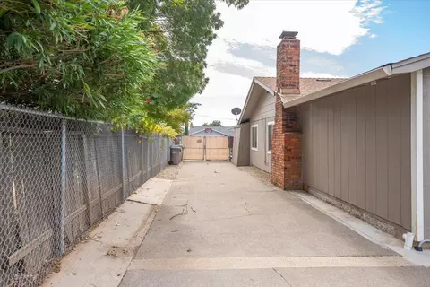 Exterior - 2860 Wilson Ave, Redding, CA 96002 photo 11 of 16