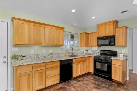 Kitchen - 2860 Wilson Ave, Redding, CA 96002 photo 3 of 4