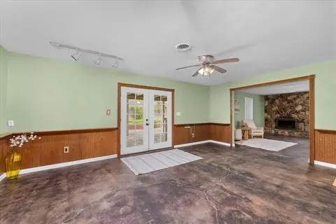 Living - 2860 Wilson Ave, Redding, CA 96002 photo 6 of 8