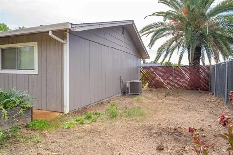 Exterior - 2860 Wilson Ave, Redding, CA 96002 photo 9 of 16