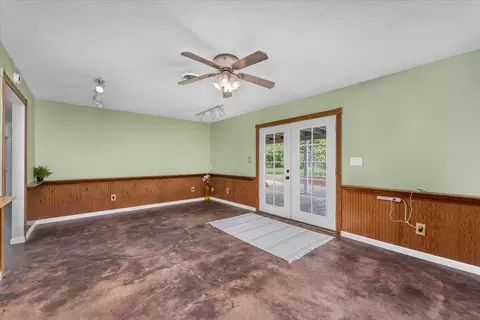 Living - 2860 Wilson Ave, Redding, CA 96002 photo 2 of 8