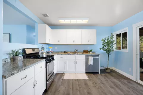 Kitchen - 2515 Starlight Blvd, Redding, CA 96001 photo 2 of 3