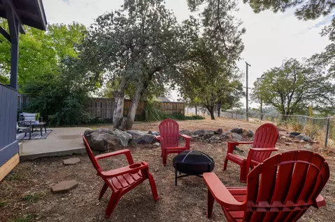 Exterior - 2515 Starlight Blvd, Redding, CA 96001 photo 3 of 21
