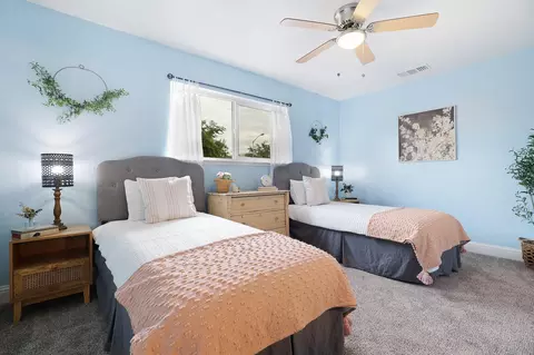 Bedroom - 2515 Starlight Blvd, Redding, CA 96001 photo 3 of 8