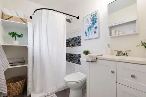 Bath - 2515 Starlight Blvd, Redding, CA 96001 photo 1 of 2
