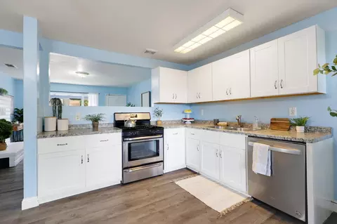 Kitchen - 2515 Starlight Blvd, Redding, CA 96001 photo 3 of 3