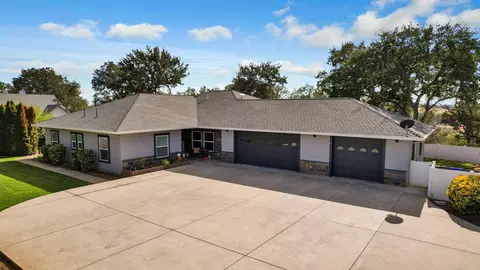 14500 Woodland Hills Dr, Red Bluff, CA 96080