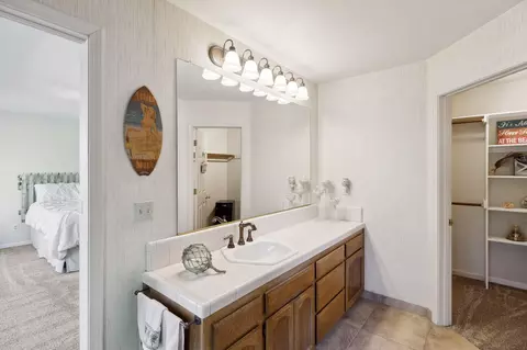 Bath - 3762 Rushmore Dr, Redding, CA 96001 photo 3 of 4