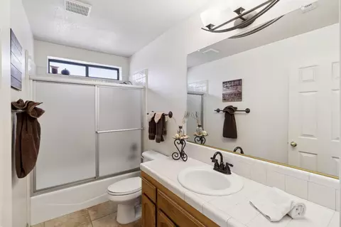 Bath - 3762 Rushmore Dr, Redding, CA 96001 photo 2 of 4