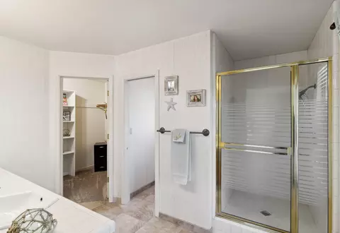 Bath - 3762 Rushmore Dr, Redding, CA 96001 photo 4 of 4