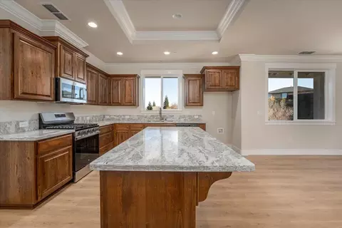 Kitchen - 271 Mill Valley Pkwy, Redding, CA 96003 photo 2 of 3