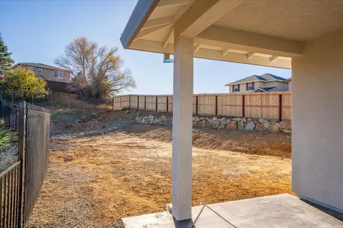Exterior - 271 Mill Valley Pkwy, Redding, CA 96003 photo 7 of 9