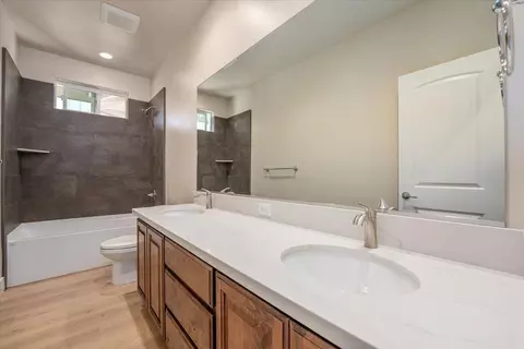 Bath - 271 Mill Valley Pkwy, Redding, CA 96003 photo 3 of 3
