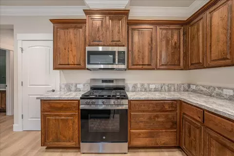 Kitchen - 271 Mill Valley Pkwy, Redding, CA 96003 photo 3 of 3