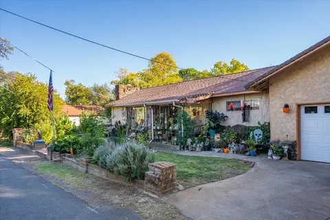 385 Manzanita Ln, Redding, CA 96002 photo 2