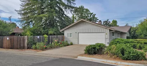 545 Loma Vista Dr, Redding, CA 96002 photo 2