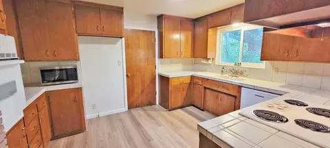 545 Loma Vista Dr, Redding, CA 96002 photo 10
