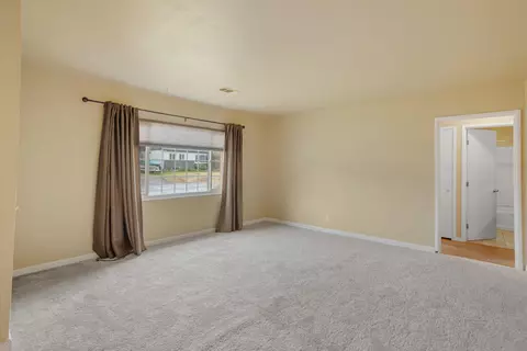 1115 5th St, Redding, CA 96002 photo 3