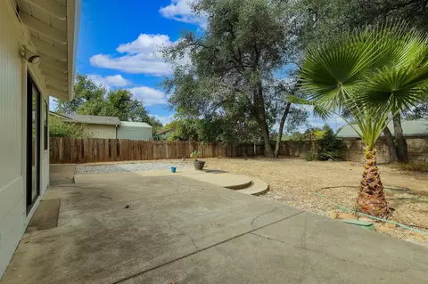 Exterior - 936 Camino Ct, Redding, CA 96002 photo 4 of 8