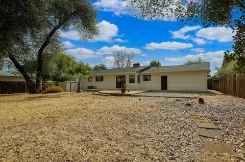 Exterior - 936 Camino Ct, Redding, CA 96002 photo 5 of 8
