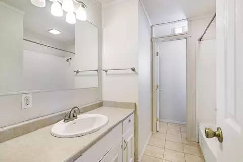 Bath - 936 Camino Ct, Redding, CA 96002 photo 1 of 1