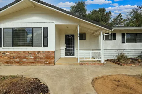 Exterior - 936 Camino Ct, Redding, CA 96002 photo 2 of 8