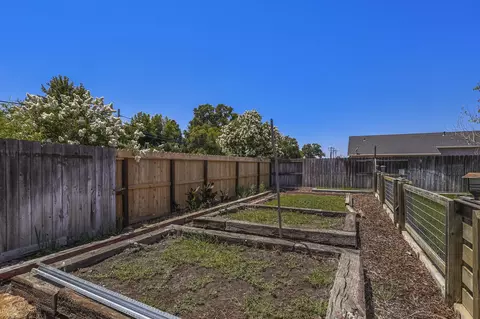 Exterior - 610 Haley Ln, Red Bluff, CA 96080 photo 8 of 14