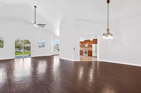 Living - 610 Haley Ln, Red Bluff, CA 96080 photo 1 of 6
