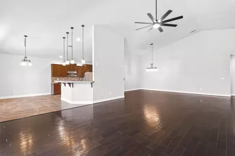 Living - 610 Haley Ln, Red Bluff, CA 96080 photo 5 of 6