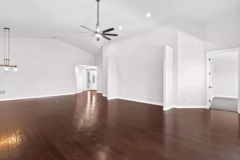 Living - 610 Haley Ln, Red Bluff, CA 96080 photo 4 of 6
