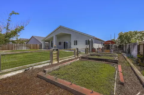 Exterior - 610 Haley Ln, Red Bluff, CA 96080 photo 9 of 14
