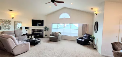 765 Oakhurst Trl, Redding, CA 96003 photo 2