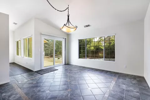 2011 Yahi Ln, Redding, CA 96002 photo 8