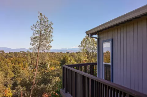 1151 Golden Gate Trl, Redding, CA 96003 photo 2