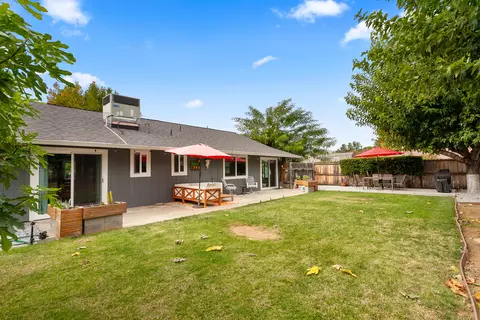 Exterior - 5747 Old Barn Way, Redding, CA 96001 photo 3 of 4
