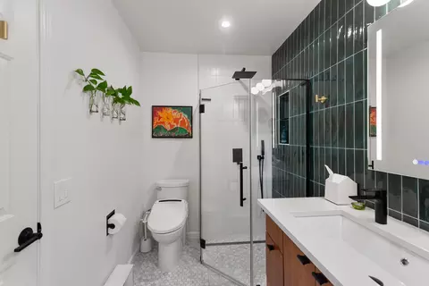 Bath - 5747 Old Barn Way, Redding, CA 96001 photo 1 of 2