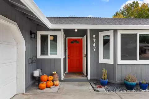 Exterior - 5747 Old Barn Way, Redding, CA 96001 photo 2 of 4