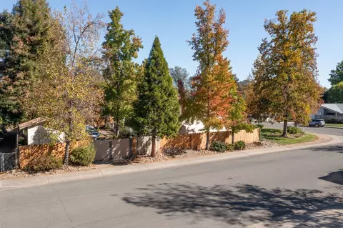 View/Area - 1005 Belcrest Dr, Redding, CA 96003 photo 1 of 1
