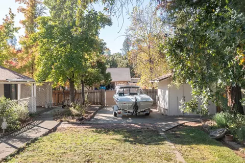 Exterior - 1005 Belcrest Dr, Redding, CA 96003 photo 3 of 5