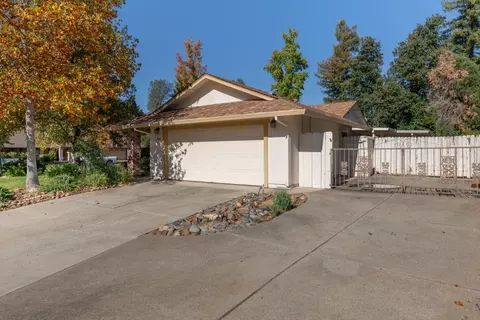 1005 Belcrest Dr, Redding, CA 96003