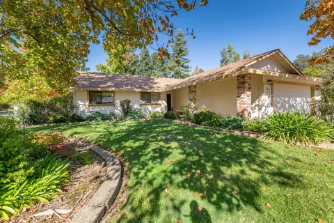 Exterior - 1005 Belcrest Dr, Redding, CA 96003 photo 2 of 5