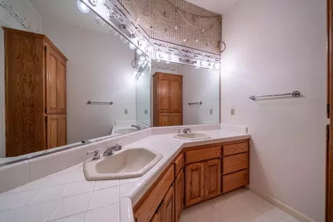 Bath - 3687 Eagle Pkwy, Redding, CA 96001 photo 2 of 2