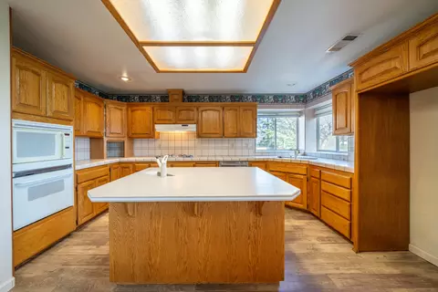 Kitchen - 3687 Eagle Pkwy, Redding, CA 96001 photo 2 of 3