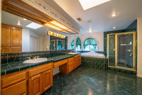 Bath - 3687 Eagle Pkwy, Redding, CA 96001 photo 1 of 2
