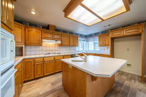 Kitchen - 3687 Eagle Pkwy, Redding, CA 96001 photo 3 of 3