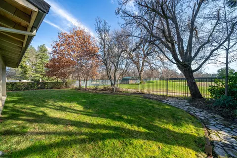 Exterior - 3687 Eagle Pkwy, Redding, CA 96001 photo 5 of 9