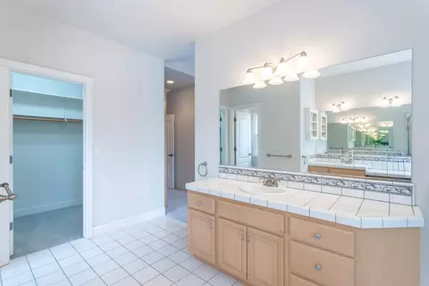 Bath - 7412 Quiet Dr, Anderson, CA 96007 photo 7 of 8