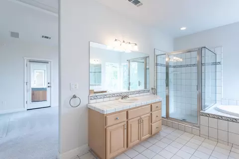 Bath - 7412 Quiet Dr, Anderson, CA 96007 photo 4 of 8