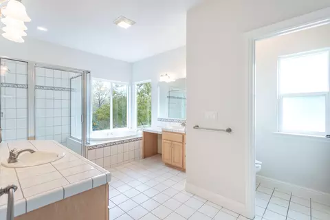 Bath - 7412 Quiet Dr, Anderson, CA 96007 photo 3 of 8